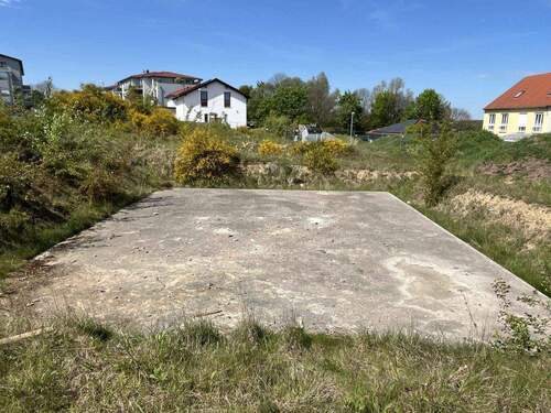 Bodenplatte - Grundstück zum Kaufen in Radeburg