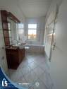 Badezimmer mit Wanne - 2 Zimmer Etagenwohnung in Tangerhütte
