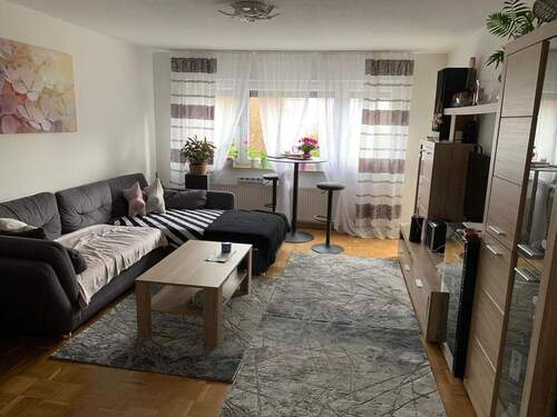 Wohnzimmer - Attraktive 2-Zimmer-Wohnung mit Balkon, EBK, Stellplatz, Keller in Heilbronn-Horkheim