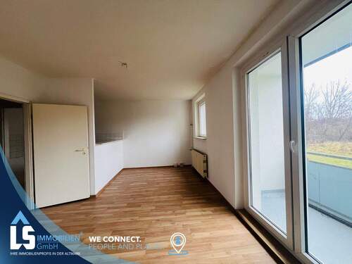 Wohnen - Wird frisch renoviert, moderner Grundriss, Balkon!