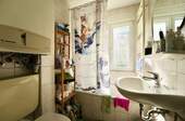 Helles Tageslichtbad mit Badewanne ähnlich - 