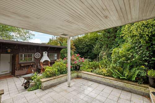 Terrasse mit Blick auf Einliegerwohnung - 