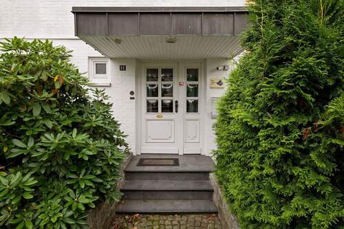 Eingangstür - 4 Zimmer Reihenendhaus zum Kaufen in Schenefeld