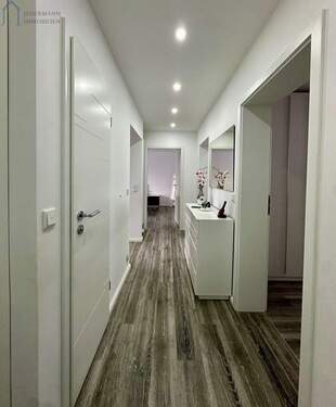 Flur - 4 Zimmer Etagenwohnung in Baunatal