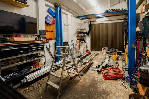 Garage mit Hebebühne - 