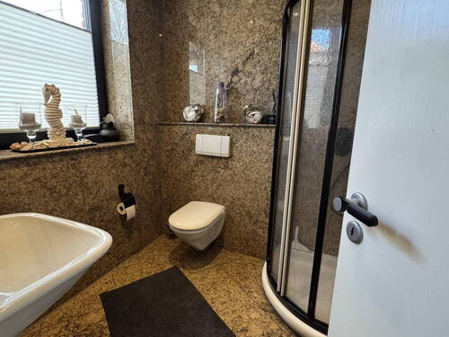 Gästebad mit Dusche - 