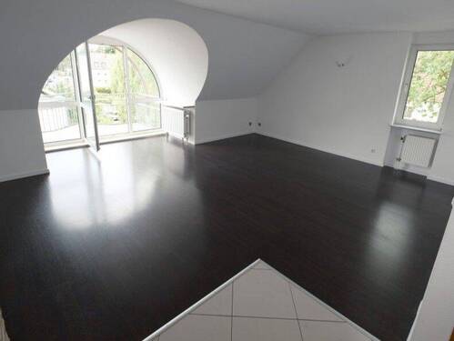 Ca. 34 m² großer Wohnbereich - 3 Zimmer Etagenwohnung zum Kaufen in Fürth