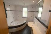 und Whirlpoolwanne - 