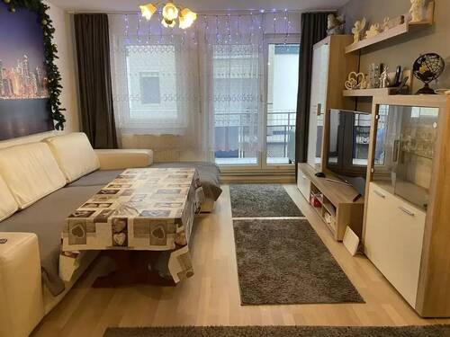 Wohnzimmer - 3 Zimmer Etagenwohnung zum Kaufen in Neckartenzlingen