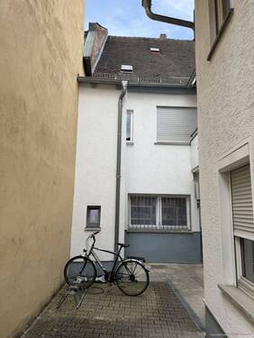 Vordergebäude von hinten - Mehrfamilienhaus, Wohnhaus mit 223,00 m² in Höchstadt a.d.Aisch zum Kaufen