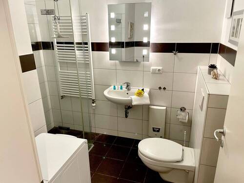 innenliegendes Duschbad (ohne WM) - 