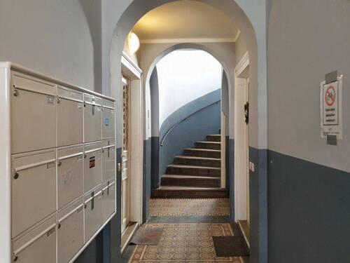 Eingansbereich Treppenhaus - 5 Zimmer Etagenwohnung in Meißen