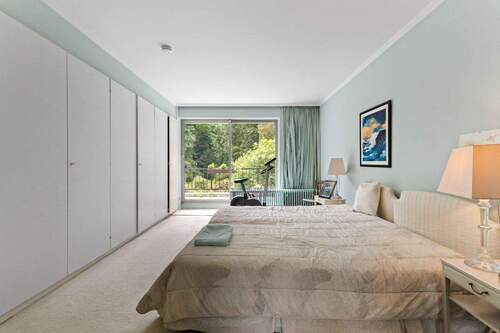 Blick in das Grüne aus dem Schlafzimmer - 