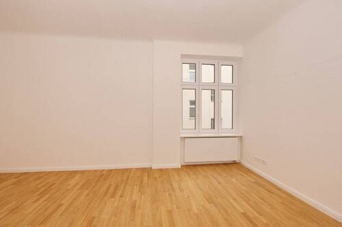 Zimmer - Erstbezug nach Sanierung: Schöne 1-Zimmer-Altbauwohnung - Innenhof - BEZUGSFERTIG & provisionsfrei