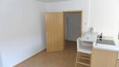 Blick vom Wohnbereich in den Flur - 