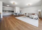 Lichtdurchflutetes Wohnzimmer - 3 Zimmer Etagenwohnung zum Kaufen in Frankfurt am Main