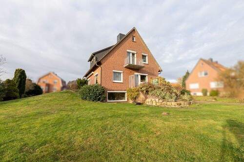 Außenansicht hinten - Einfamilienhaus mit großem Grundstück - ideal für Familien in Winsen-Borstel