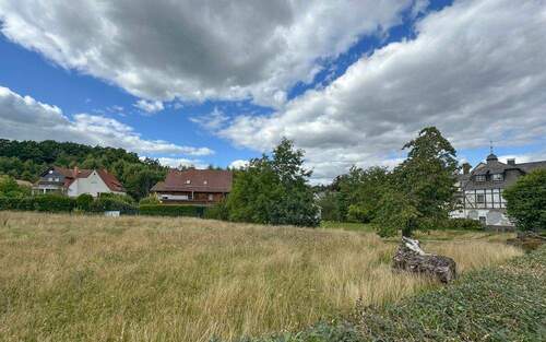 Grundstück und Gebäude - 