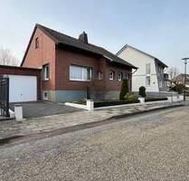 Freistehendes Einfamilienhaus mit Garage im Charakter eines Bungalows - Geilenkirchen Bauchem