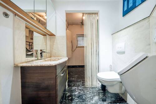 1.1 Gäste WC - 