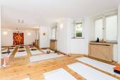 großes Zimmer zur Straße - 6 Zimmer Etagenwohnung in Berlin
