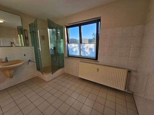 Dusch- Wannenbad OG - 