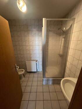 Gästebad mit Dusche - 
