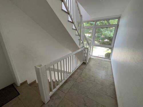 Treppenhaus - 3 Zimmer Etagenwohnung zum Kaufen in Berlin