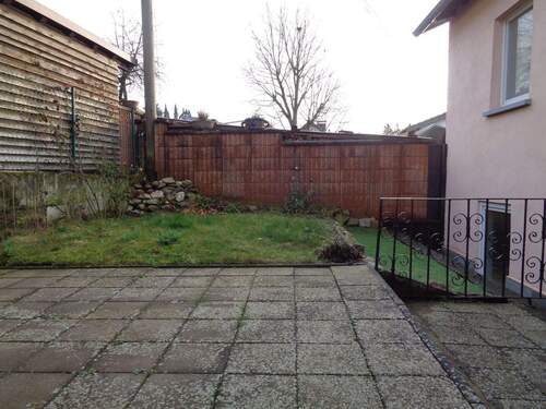 Kleine Wiese hinterm Haus - 