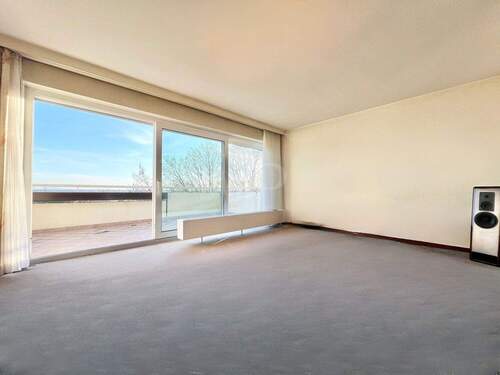 Lichtdurchfluteter Wohn- und Essbereich - 4 Zimmer Etagenwohnung zum Kaufen in Hofheim am Taunus