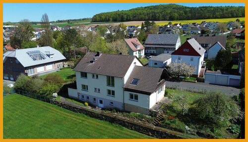 Vorderansicht v. oben - 6 Zimmer Mehrfamilienhaus, Wohnhaus zum Kaufen in Schrecksbach