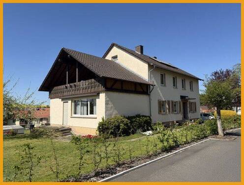 Seitenansicht v. d. Straße - Mehrfamilienhaus, Wohnhaus mit 280,00 m&sup2; in Schrecksbach zum Kaufen