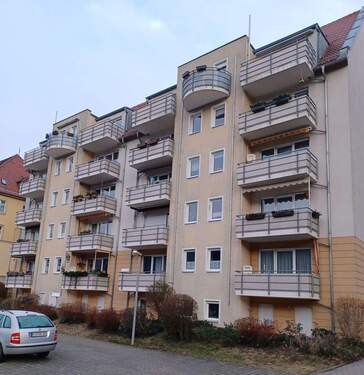 Hofansicht - Kleine 2-Raumwohnung mit Terrasse