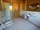 Badezimmer mit Dusche - 