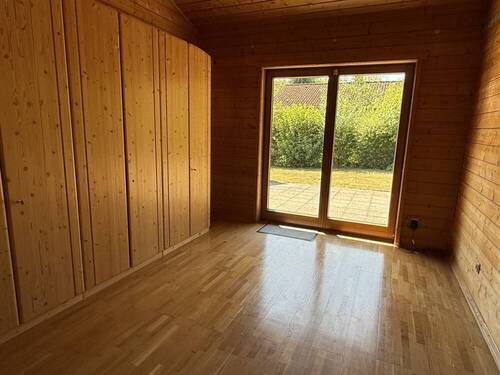 Schlafzimmer mit Zugang zum Garten - 