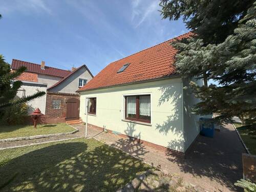 Hausansicht - 4 Zimmer Mehrfamilienhaus, Wohnhaus zum Kaufen in Bergen auf Rügen