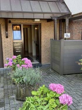 Hauseingang - Etagenwohnung mit 100,30 m² in Essen zum Kaufen