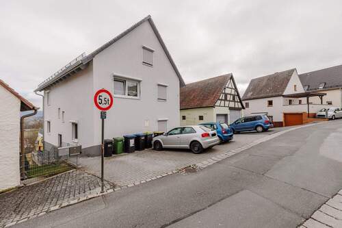 Ansicht Nord West - 8 Zimmer Mehrfamilienhaus, Wohnhaus zum Kaufen in Forchheim