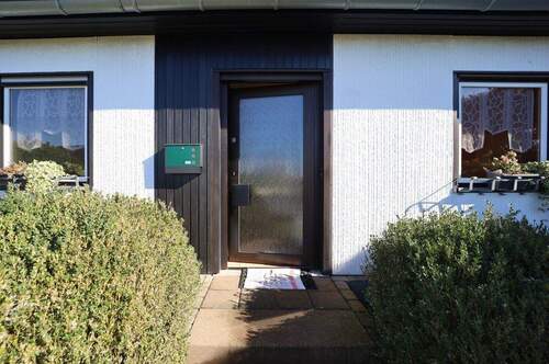 Hauseingang - Einfamilienhaus mit 101,60 m&sup2; in Swisttal zum Kaufen