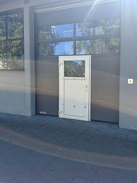 Rolltor_IMG_1726.jpg - Halle zum Kaufen in Mühlheim am Main