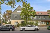 Hausansicht - Provisionsfrei! Dachgeschoss-Refugium: Neubaukomfort trifft auf historischen Denkmalcharme