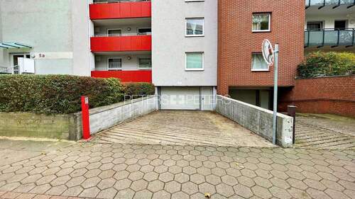 Einfahrt - + Tiefgaragenstellplatz in Hoheluft-West +