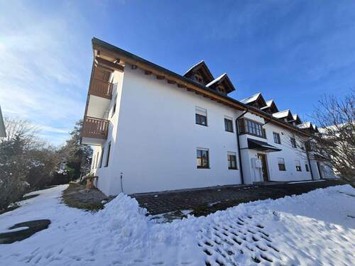 Hausansicht Nord-Osten - Ruhige 2 Zi.-Dachgeschosswohnung in Zentrumsnähe von Penzberg