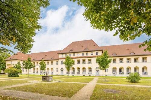 Außenansicht - Ein Stück Berliner Baugeschichte. Zwei-Zimmer-Wohnung mit Loggia im Ludwig Hoffmann Quartier