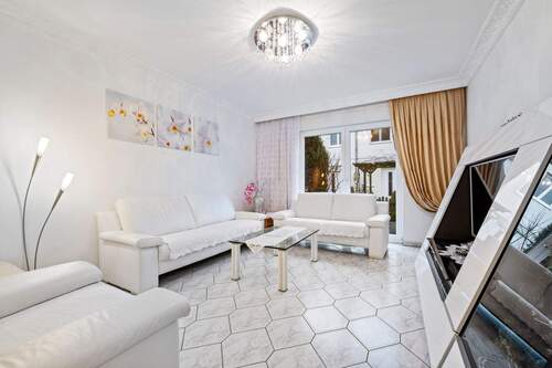 Wohnzimmer - 5 Zimmer Reihenendhaus zum Kaufen in Hamburg