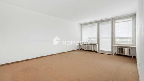 Wohnzimmer 1 - Renovierungsbedürftige 3-Zimmer-Wohnung mit zwei Loggien und optionalem Tiefgaragenstellplatz