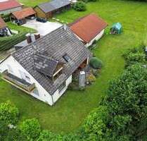 Ruhig gelegene Dachgeschosswohnung in einem Zweifamilienhaus - Welden / Reutern