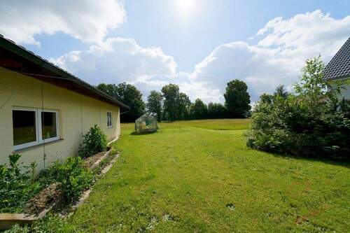 13325 Gartenfläche - Etagenwohnung mit 104,00 m&sup2; in Welden / Reutern zur Miete