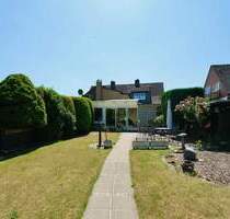 Familienfreundlich wohnen auf großem Grundstück in Reuschenberg - Neuss