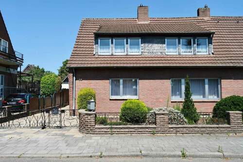 Frontansicht - 5 Zimmer Doppelhaushälfte in Neuss